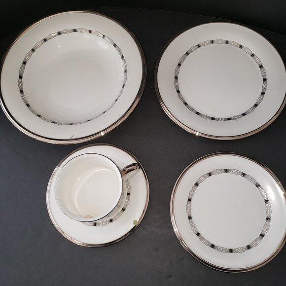 Lenox Soiree Pattern 5 Pieces New - Picture 2 of 3
